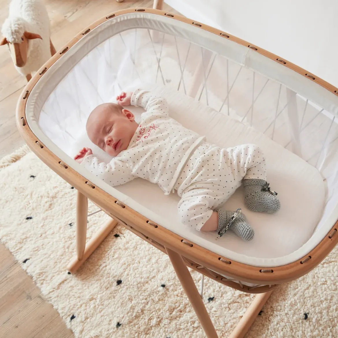 Babywiege KUMI inkl. Matratze | Schnüre in Braun