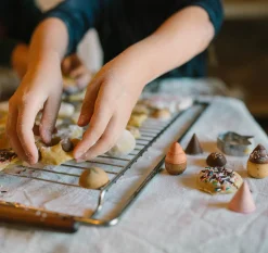 Bakes | handbemaltes Holzgebäck (12 Stück)