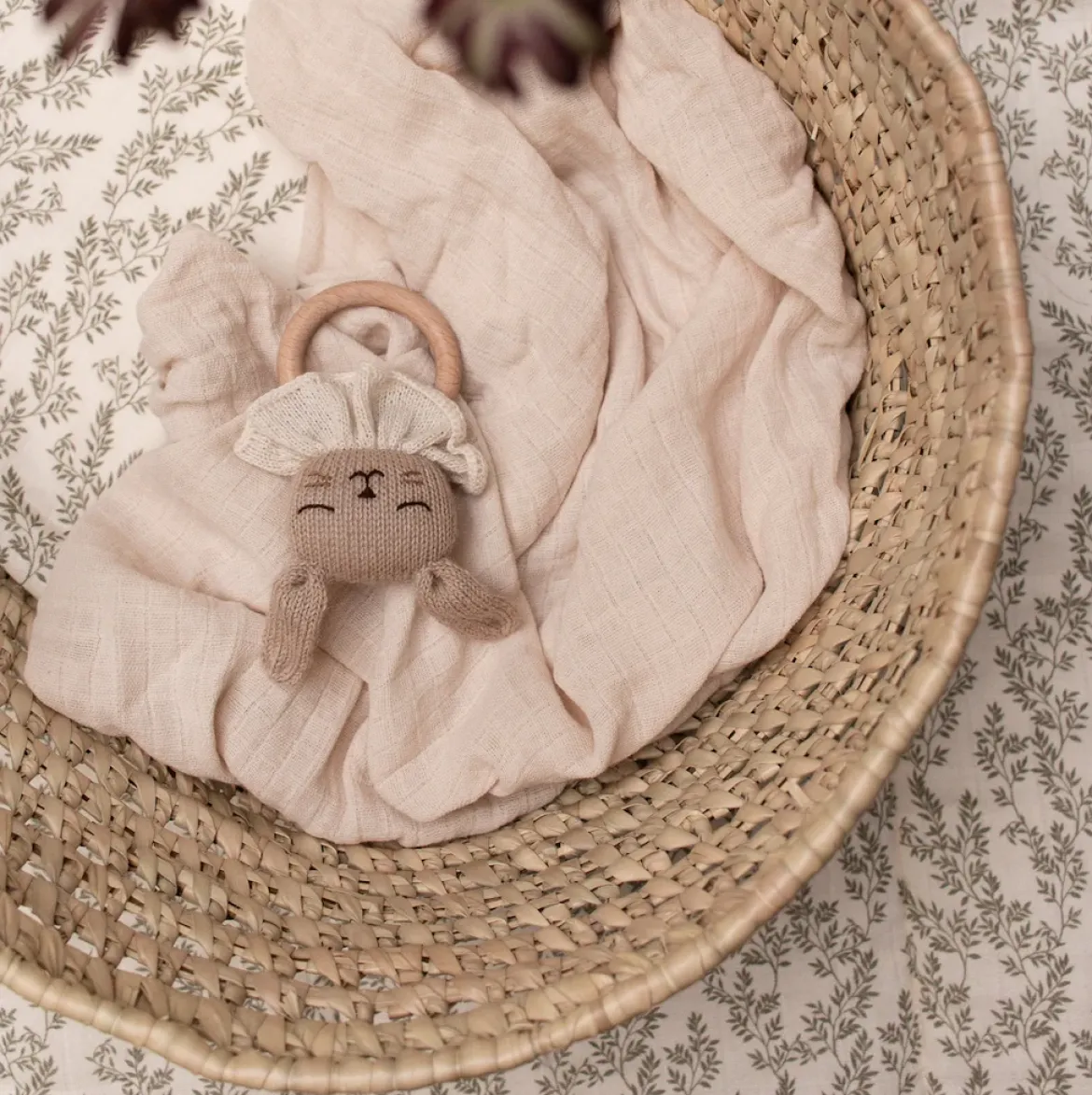 Beißring mit Rassel aus Alpakawolle | Hase beige