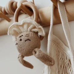 Beißring mit Rassel aus Alpakawolle | Hase beige
