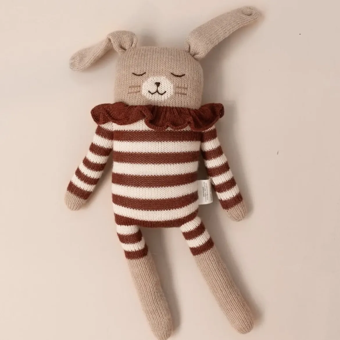 Großer Hase aus Baby-Alpakawolle | Gestreifter Strampler