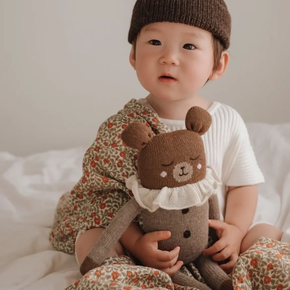 Großer Teddy aus Baby-Alpakawolle | Beiger Pyjama