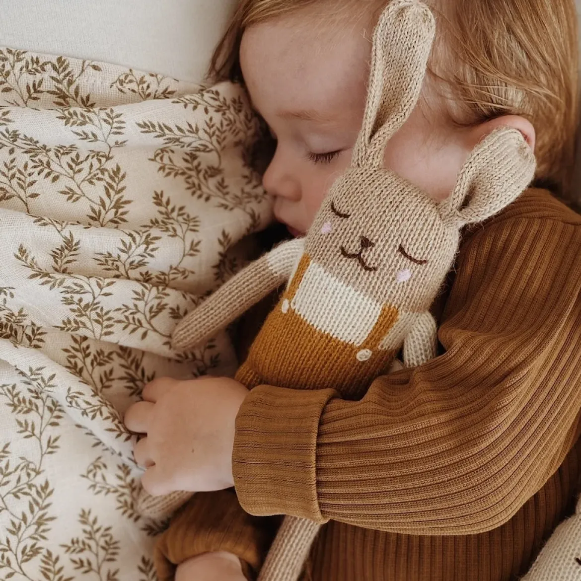 Hase aus Baby-Alpakawolle | Latzhose