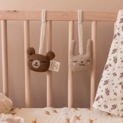 Hänge-Rassel aus Baby-Alpakawolle | Hase sandfarben